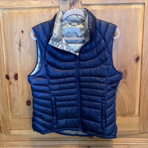 Bernardo Goose Down Vest - Picture 1 of 6